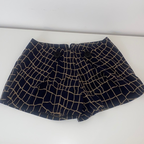 Shorts - Picture 1 of 2